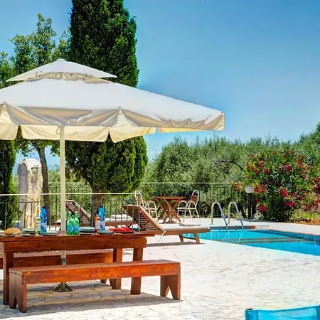 Villa Sleeps 4 Pool Air Con Wifi T604840 Perachori