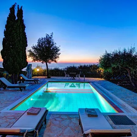 Villa Sleeps 4 Pool Air Con Wifi T604840 Perachori