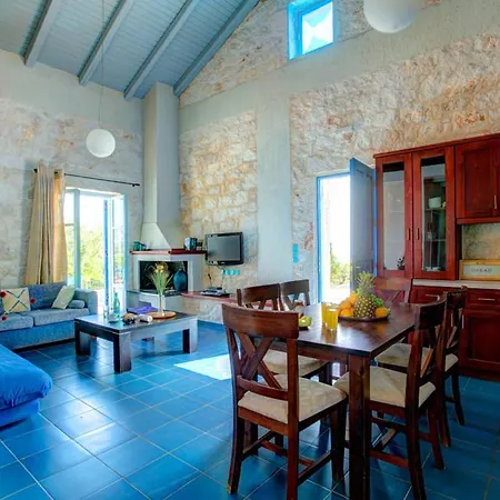 Villa Sleeps 4 Pool Air Con Wifi T604840 Perachori