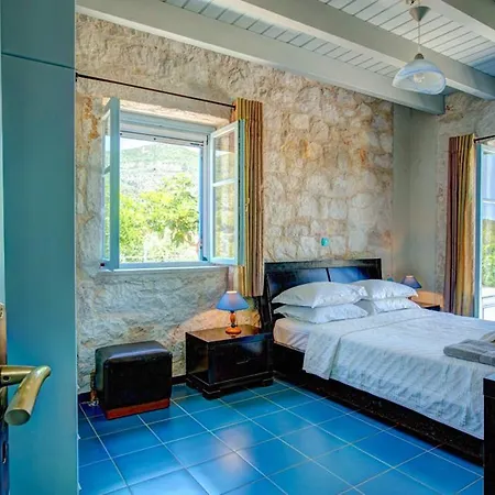 Villa Sleeps 4 Pool Air Con Wifi T604840