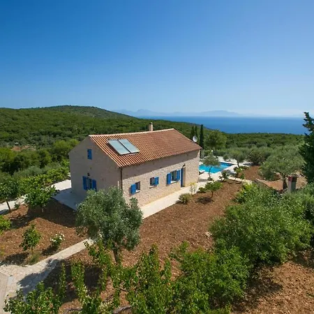 Sleeps 4 Pool Air Con Wifi T604840 *