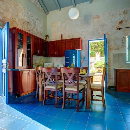 Sleeps 4 Pool Air Con Wifi T604840 Villa Perachori