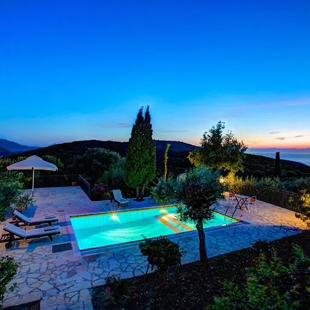 Villa Sleeps 4 Pool Air Con Wifi T604840 *
