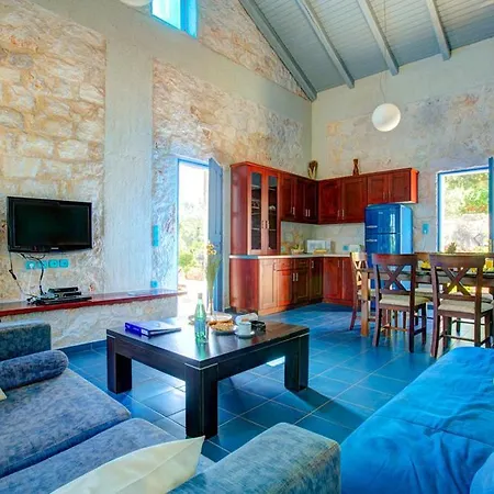 Sleeps 4 Pool Air Con Wifi T604840 Villa *