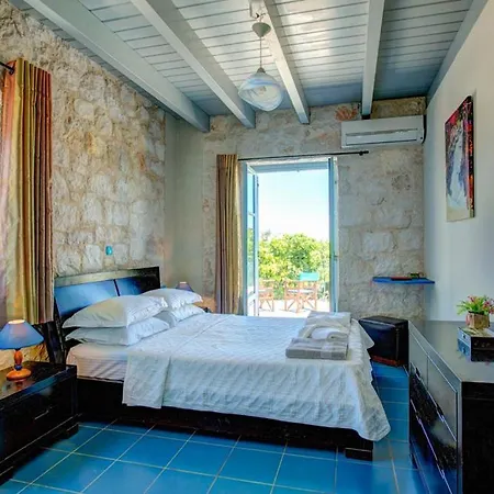 Sleeps 4 Pool Air Con Wifi T604840 *