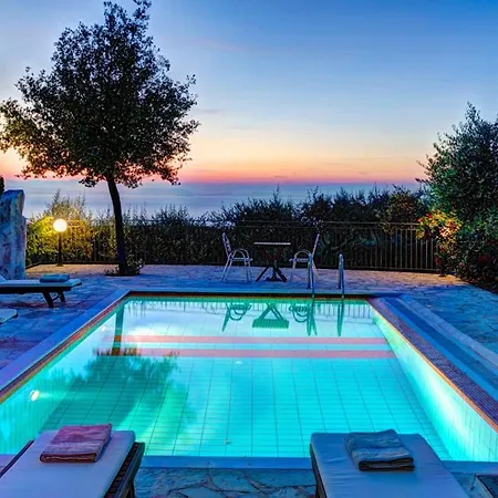 Villa Sleeps 4 Pool Air Con Wifi T604840 Perachori