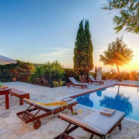 Sleeps 4 Pool Air Con Wifi T604840 Villa