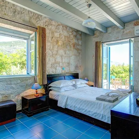 Sleeps 4 Pool Air Con Wifi T604840 Villa *
