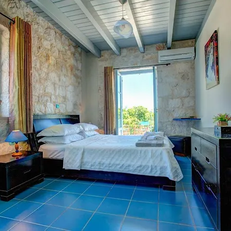 Sleeps 4 Pool Air Con Wifi T604840 Perachori