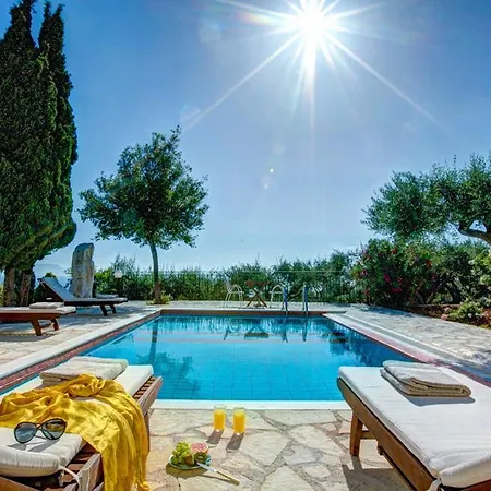 Villa Sleeps 4 Pool Air Con Wifi T604840 Perachori