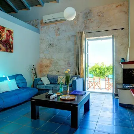 Sleeps 4 Pool Air Con Wifi T604840