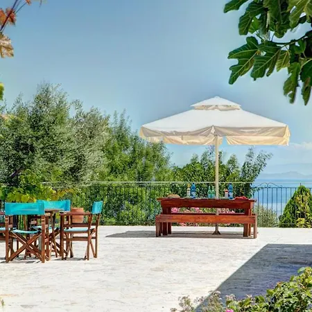 Sleeps 4 Pool Air Con Wifi T604840